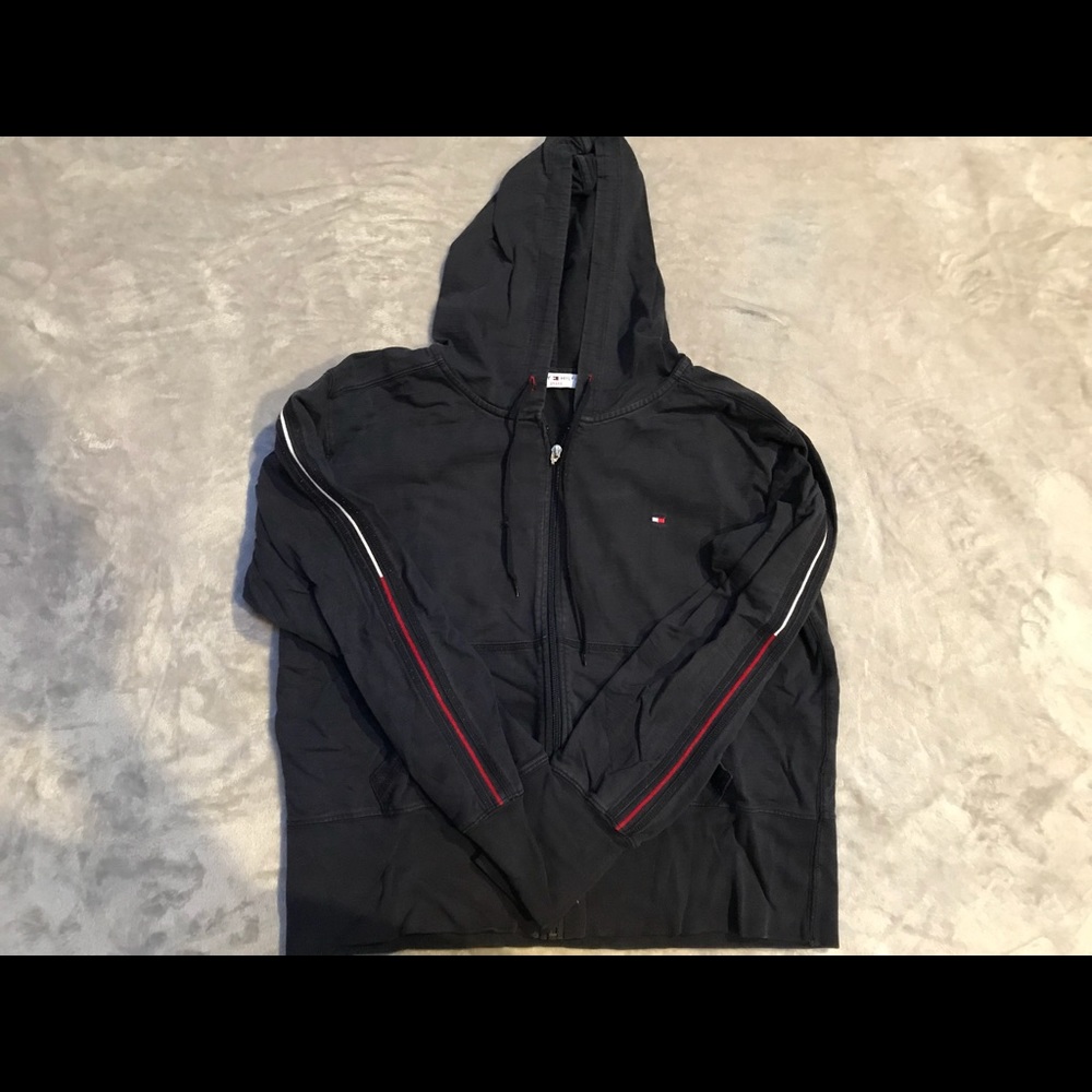 Tommy Hilfiger hooded sweatshirt, in great shape!